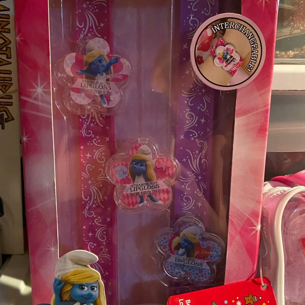 Bundle lot of girls strawberry shortcake, Smurf, Minnie Mouse, hello kitty,